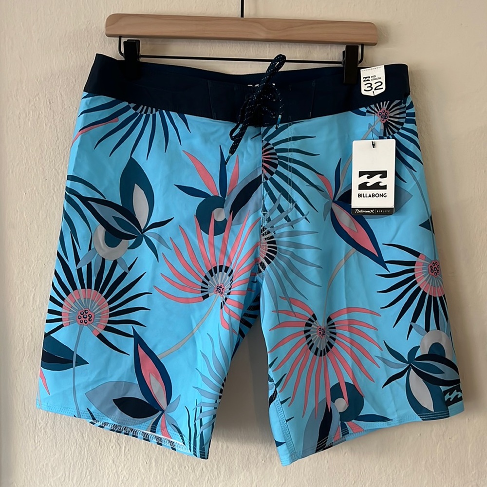 NWT Billabong 32/32 Board-shorts
